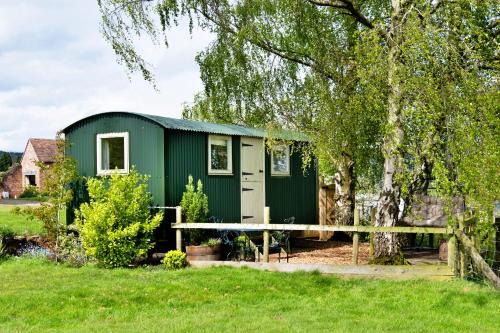 Finest Retreats - Hay and Hedgerow Glamping