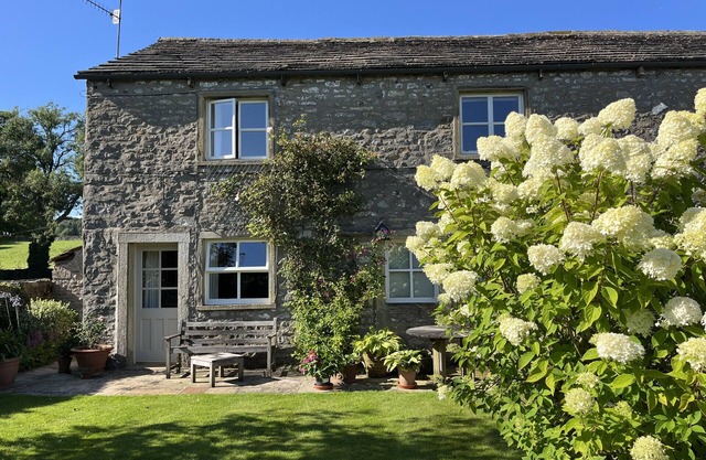 Finest Retreats | The Nook Bank Newton