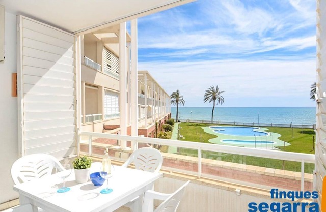 FINQUES SEGARRA - 2 bedroom apartment on the seafront