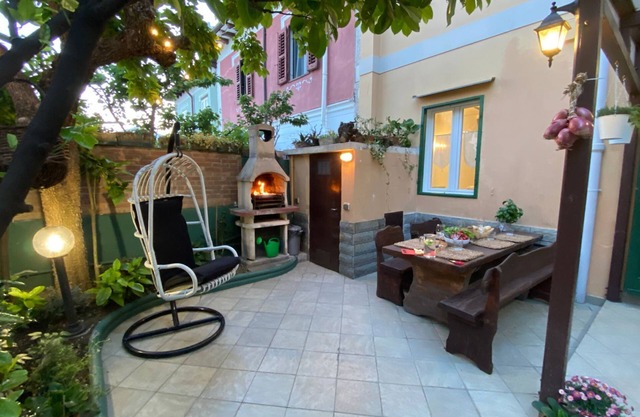 Fior Fior di Casa with private garden and barbecue, in town, suitable for families