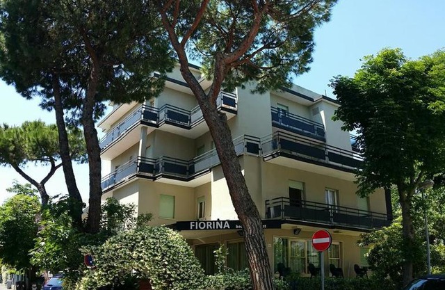 Fiorina Bed&Breakfast - Colazione fino a mezzogiorno - Beach Village gratuito - Parcheggio moto gratis e videosorvegliato
