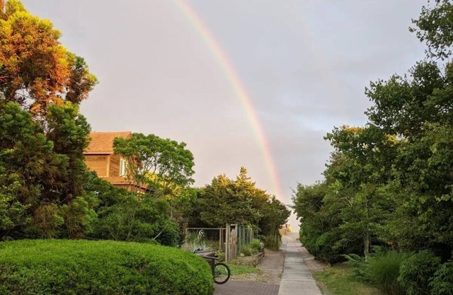 Fire Island Getaway-Weeks/Midweeks/Weekends-100 yards to Beach! FAMILY-FRIENDLY!