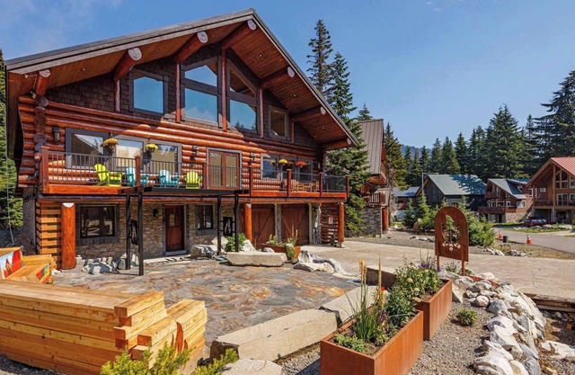 Fire Lodge Premier Family Cabin at Snoqualmie Pass