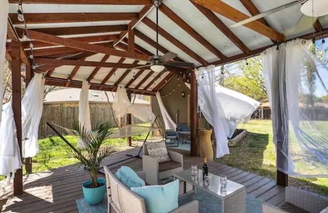 Fire Pit | Cozy | Pets OK | WiFi | Fenced Yard