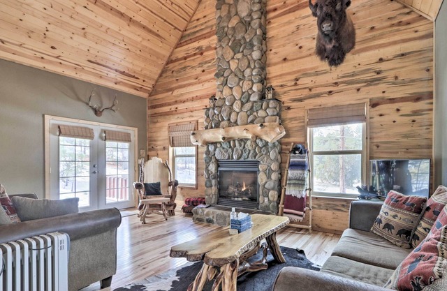 Fire Pit + Game Room: Heber-Overgaard Cabin!