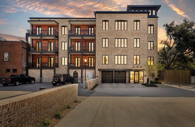 Fire Tower | 1BR w/Balcony in Downtown Charleston