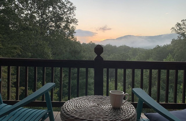 Firepit, Hot Tub, Pinball, Air Hockey & More Games, 3 King Beds & Paved Roads