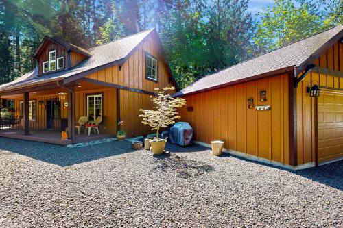 Fireside Escape at Lake Cushman