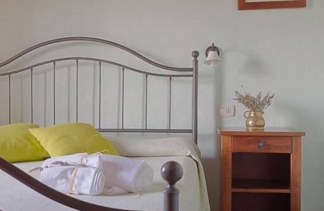 First floor apartment with 1 double bedroom