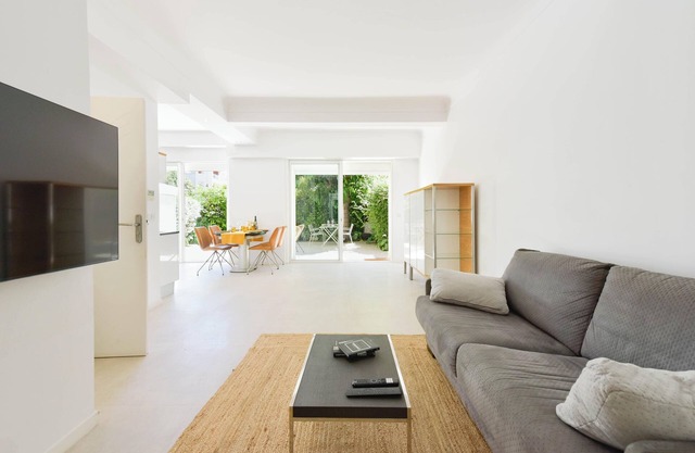 First floor apartment, walk to beach, garage