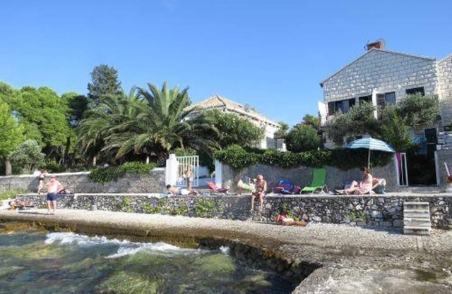 FIRST ROW BEACH APARTMENT
