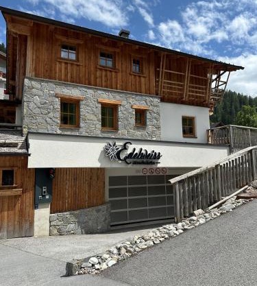 FIRSTpeak Chalets
