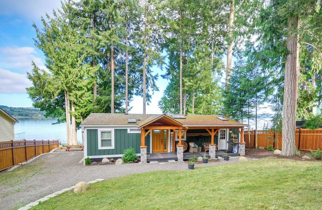 Fish, Crab & Clam: Waterfront Gem in Port Ludlow