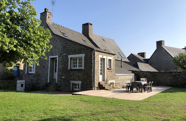 Fisherman's cottage with enclosed garden 150m from the water - 120m2 (6 people)