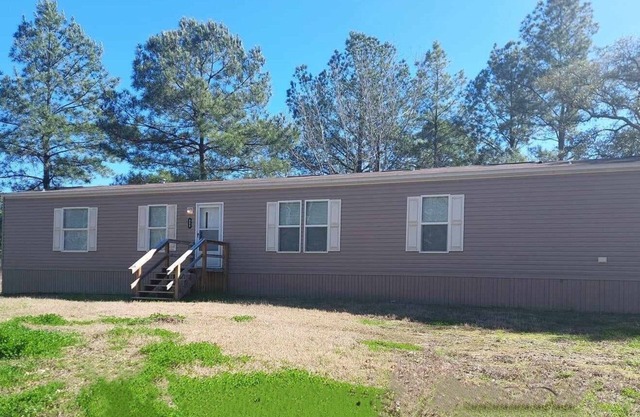 Fisherman/Hunter's retreat less than 10 minutes from Lake Sam Rayburn.