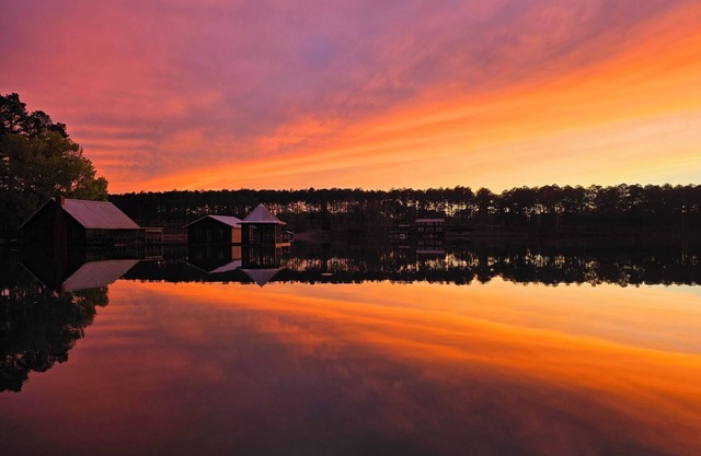 Fisherman's Paradise on 120-acre Private Lake