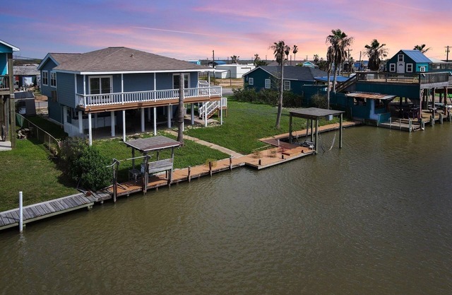 Fishermans Dream located on a canal with access to Intercoastal fishing