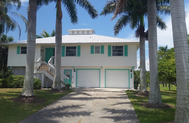 Fishermen's, Golfer's, Boater's, Kayaker's, Birder's & Snowbird's Dream!