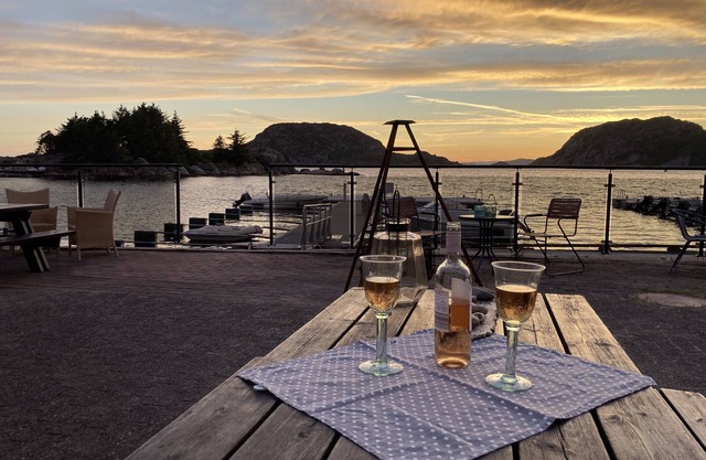 Fishing lodge right by the sea in a fantastic location with good fishing opportunities