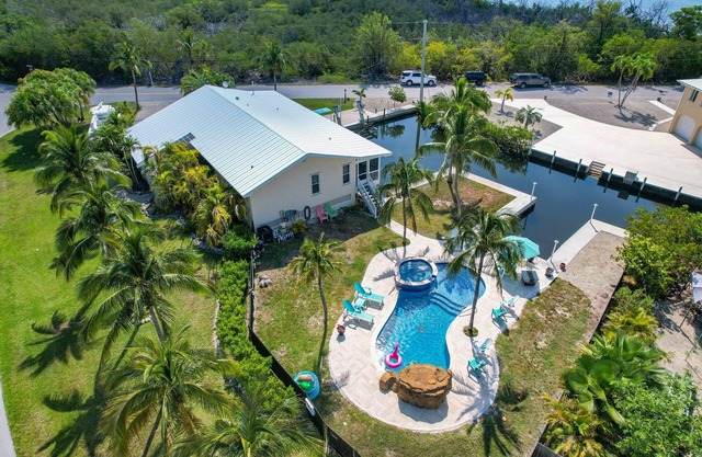 Fishing, swimming and relaxing on the porch in Big Pine Key