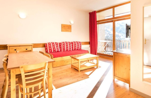 Fitness, swimming pool, sauna, hammam, balcony, parking, tv, ski locker, 48m², Valloire