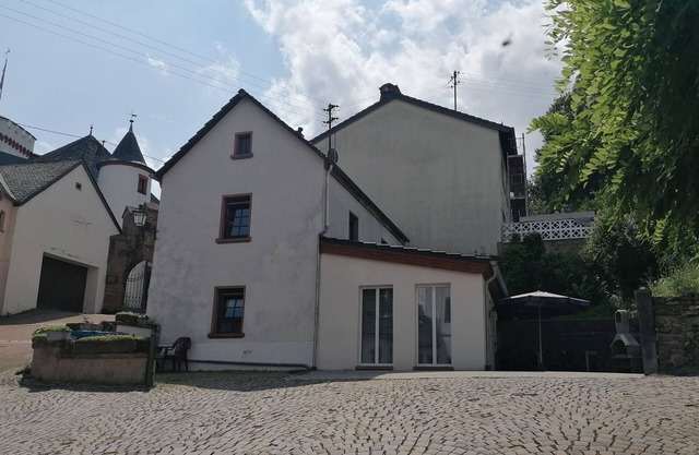 Fitters' Accommodation 'Alte Münze' with 3 Bedrooms, 3 Bathrooms, and Parking Spaces