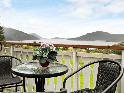 Five-Bedroom Holiday home in Masfjordnes