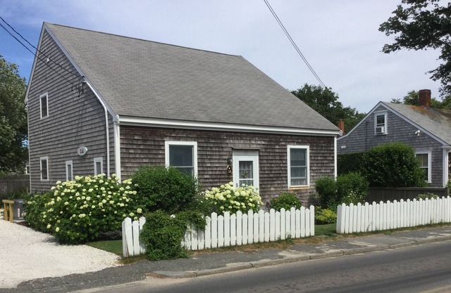 Five minute walk to town. Comfortable, cozy, elegant gardens, and private deck.
