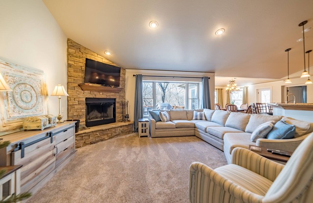 Five Stones Retreat! - Right off I49 - Golf, Biking, Hiking, Retreating!