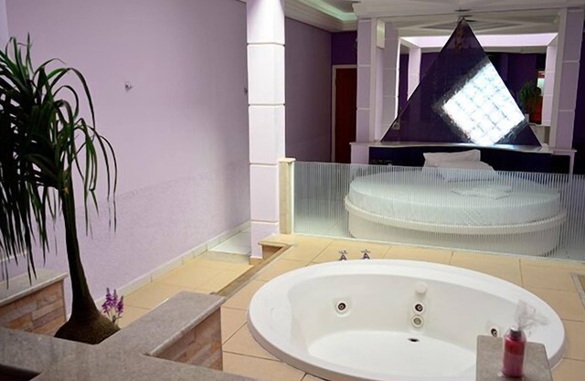 Flamboyant Motel - Adults Only