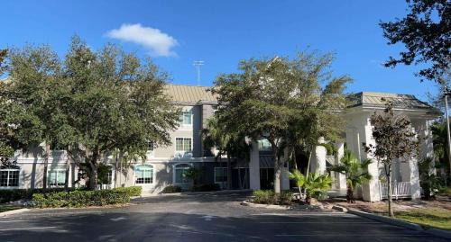 Flamingo Inn & Suites Vero Beach I-95