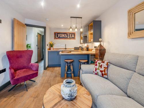 Flat 1 - Uk49037