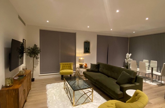 Flat 17 - Marvelous 3 Bed flat in Kewbridge