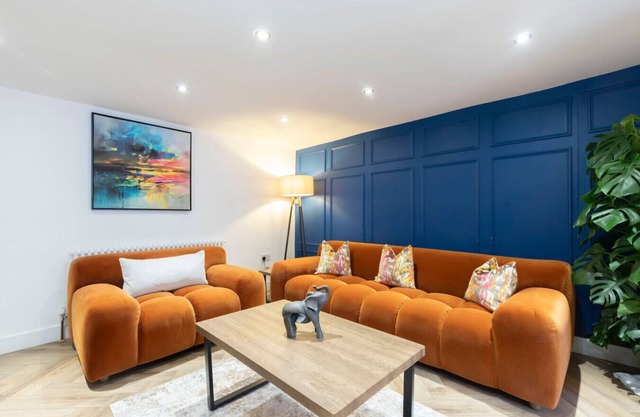 Flat 7 Prestbury Road · Large Modern 2 Bedroom Apartment Close to Town