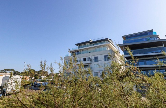 FLAT 7 SAND ACRES, family friendly in Canford Cliffs