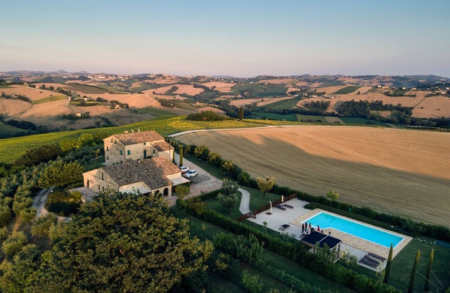 Flat Aurora, in the Countryside, Private Pool Quiet Nature and Relaxation