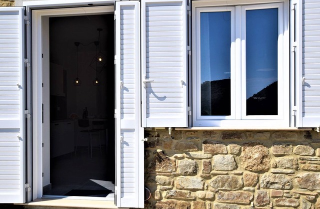 Flat for 8 with sea view, beach 400 mt away