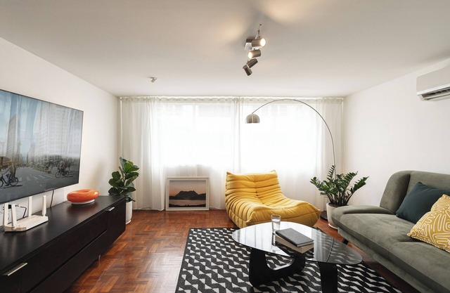Flat&Fur - Stylish 2BR Mid-Century 3mins to Nimman - Airport - Chiang Mai