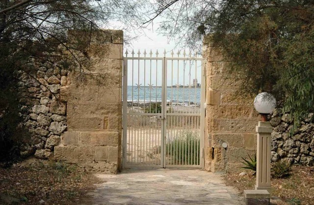 Flat in Apulia with Veranda and Garden at the Sea