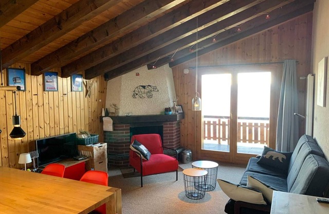 Flat in Veysonnaz near Ski Slopes