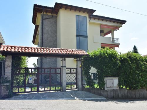 Flat near Isola Bella and waterfront dining