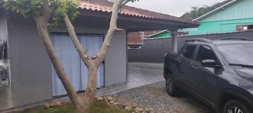 Flat nos fundos com estacionamento