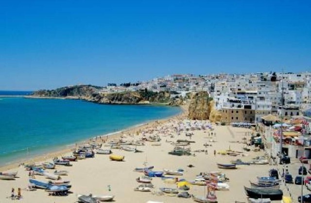 Flat on strip,oura, 300 meters from the beach