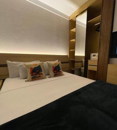 Flat PRAIA Home Experience Dante Michelini