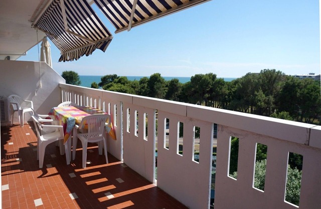 Flat with luminous terrace by the sea - Beahost