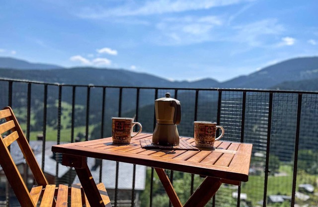 Flat with great mountain views