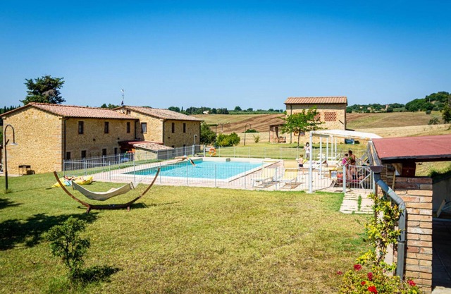 Flat with private veranda,shared pool,quiet location for a relaxing holiday,sl 4