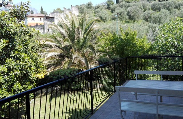 Flat with terrace, quiet and sunny,2 bike, air cond,bike storage