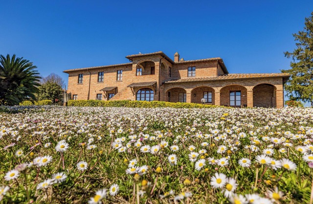 Flat with terrace,A/C, wine estate with pool,Spa,restaurant,children friendly