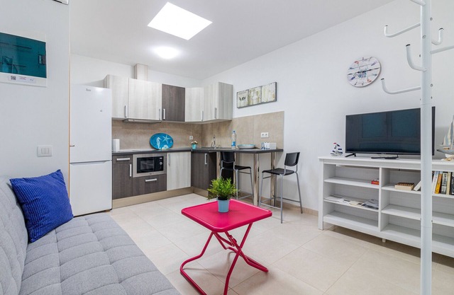 Flatguest Arinaga Playa 4 - Beach - Relax - FastWiFi